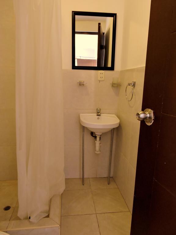La Casa De Karla Hostel Lima Bagian luar foto